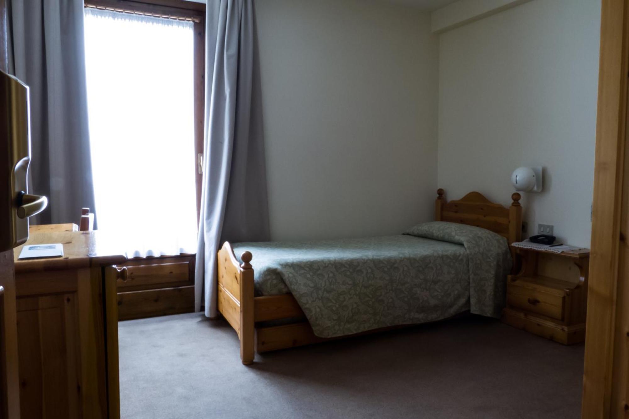 Hotel Valdotain 维莱内乌韦 外观 照片
