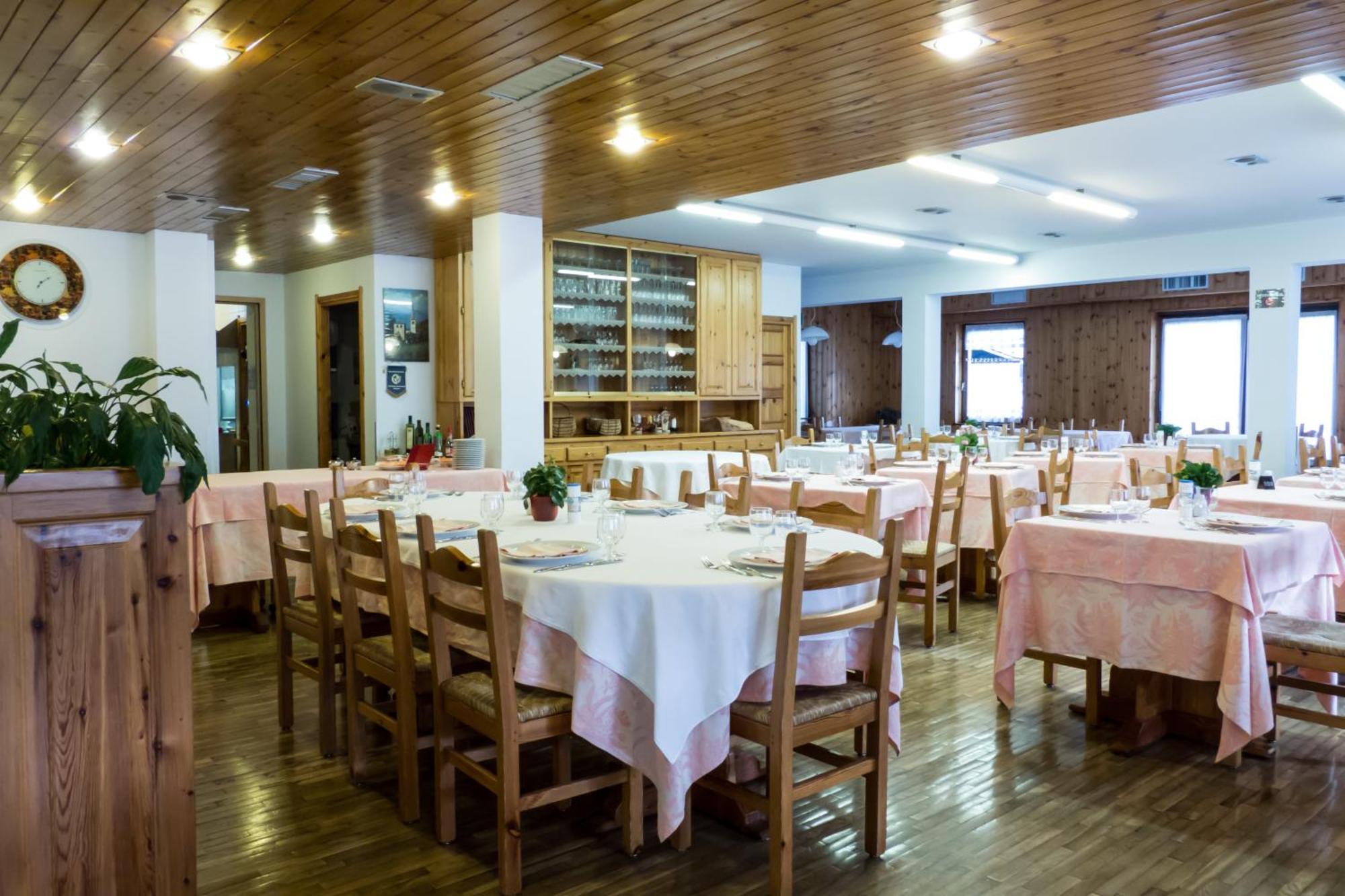 Hotel Valdotain 维莱内乌韦 外观 照片