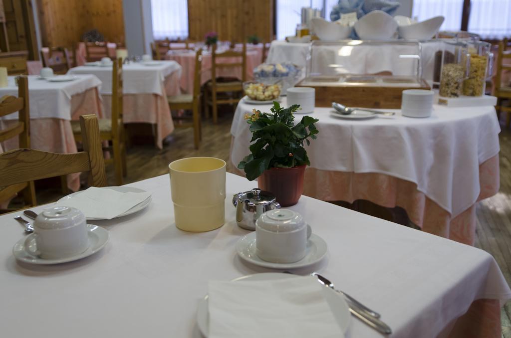 Hotel Valdotain 维莱内乌韦 外观 照片