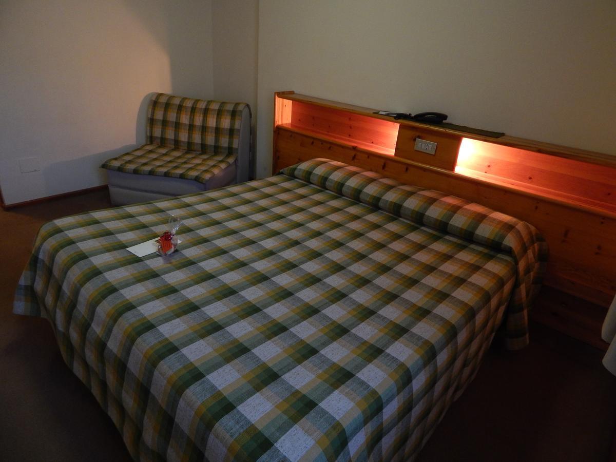 Hotel Valdotain 维莱内乌韦 外观 照片