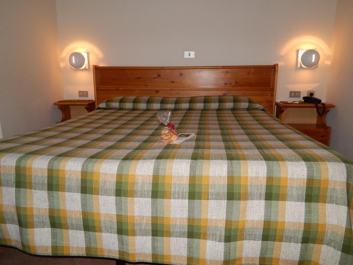 Hotel Valdotain 维莱内乌韦 外观 照片