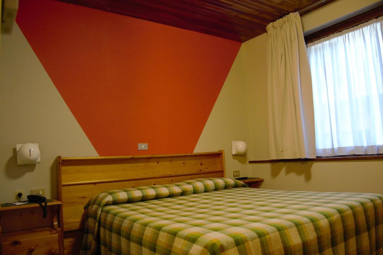 Hotel Valdotain 维莱内乌韦 外观 照片